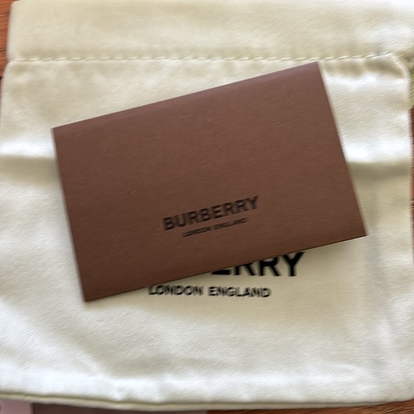 Burberry
Exploded Check Pattern Leather Card Holder w/ Tags - Picture 7 of 8